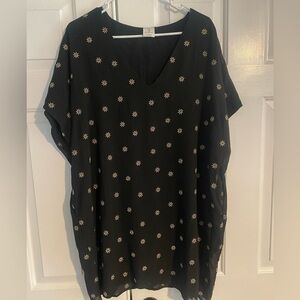 By Together Collection Black/ Gold Star Oversized Blouse w/Pockets- size Large